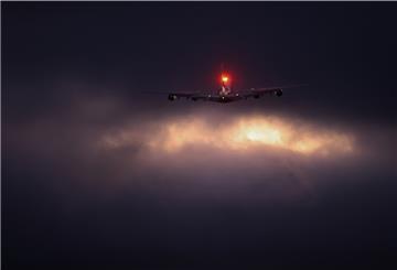 Ein Flugzeug.