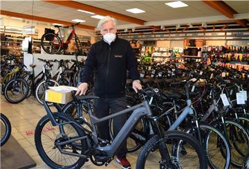 Fahrradhändler Bernd Heiland hat viele Kunden, die nach einer Alternative zum Auto suchen.