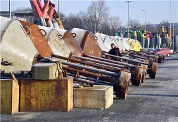 Fahrwassertonnen auf dem Bauhof: Die Markierung der Schifffahrtswege gehört zu den wichtigsten Aufgaben des WSA.