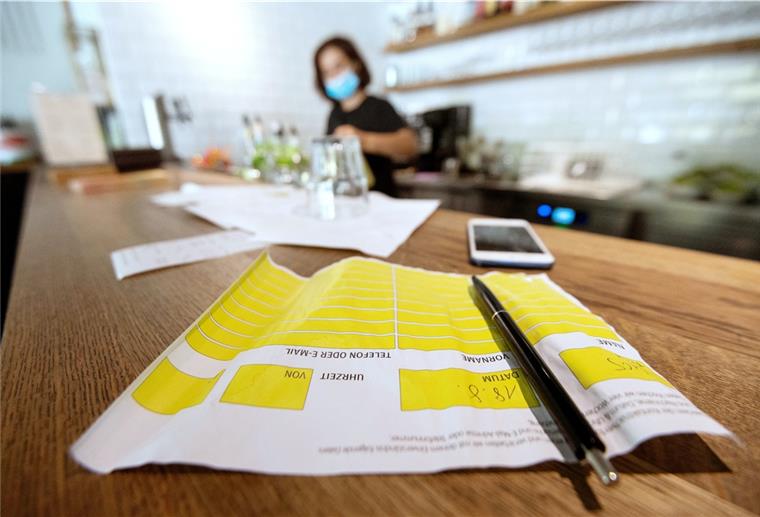Corona: 50 Euro Strafe für Falschangaben im Restaurant Falschangaben im Restaurant werden künftig härter geahndet.