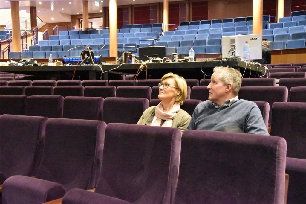 Familie Wärner im Theater.