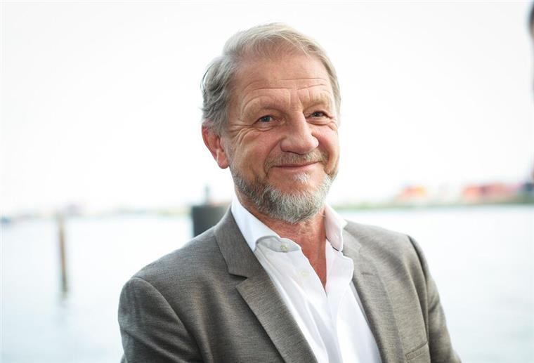 Familien lieben sich - und streiten auch. Guter Stoff für eine Komödie, wie Regisseur Sönke Wortmann findet. 