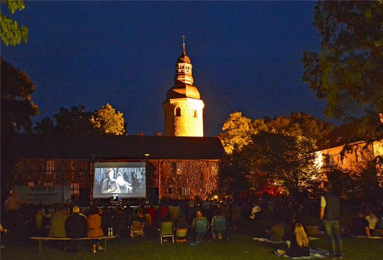 Fußballfieber im Stadtpark: Zeven feiert den EM-Auftakt Fans der deutschen Nationalmannschaft dürfen sich auf einen Fußballabend im Zevener Stadtpark freuen.