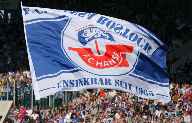 Kreis Rotenburg: Dutzende Fußball-Fans randalieren in Fast-Food-Restaurants Fans des Fußball-Drittligisten FC Hansa Rostock haben nach der Partie bei Werder Bremen II in vier Autobahnraststätten randaliert.