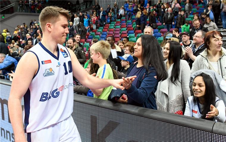 Sonniger Spaß: Mit den Eisbären Bremerhaven nach Teneriffa fliegen Fans können ganz nah bei den Eisbären Bremerhaven sein - eine Woche lang auf Teneriffa.