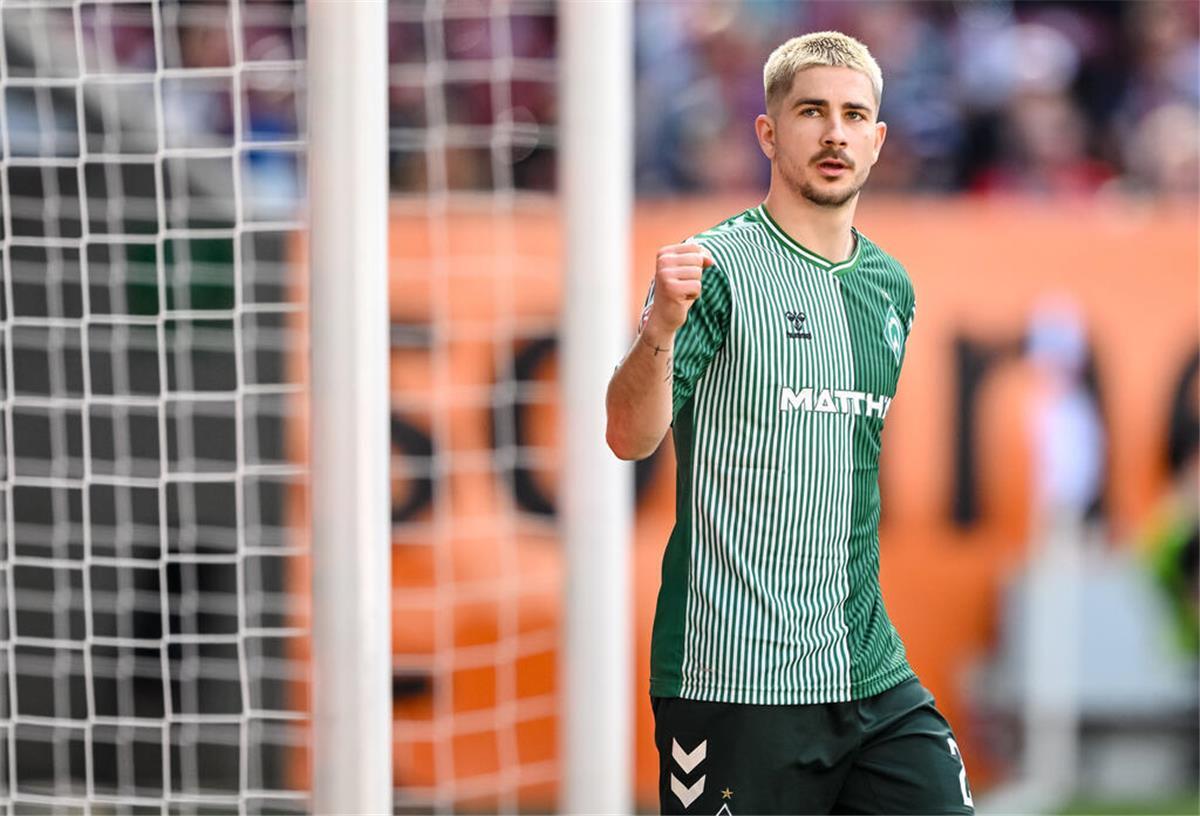 Fans von Werder Bremen haben Mittelfeldspieler Romano Schmid in einer Umfrage als besten Spieler der Saison gewählt.