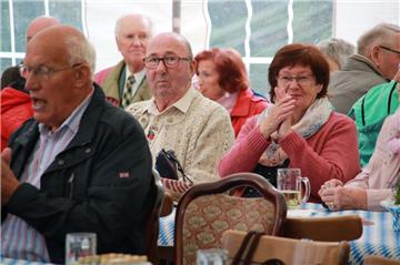 Fast alle der 600 Sitzplätze waren besetzt. Bayernfest in Wittstedt. Foto: Baur