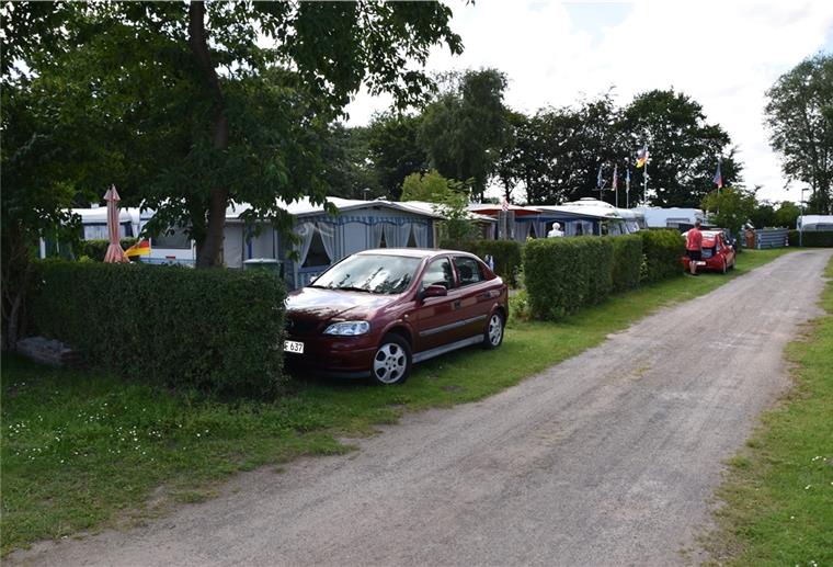 Fast alle Stellplätze auf dem Campingplatz an der Weser sind derzeit belegt.