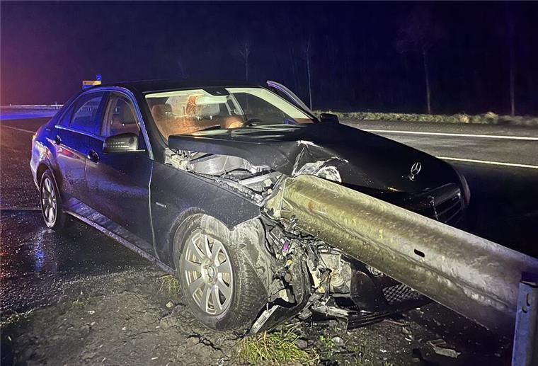 Fast nicht zu glauben: Die Insassen dieses Wagens blieben bei dem Verkehrsunfall unverletzt.