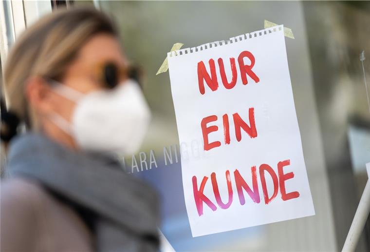 Jetzt gilt die Maskenpflicht in den Ländern Bremen und Niedersachsen Fast überall in Deutschland gilt beim Einkaufen eine Maskenpflicht.