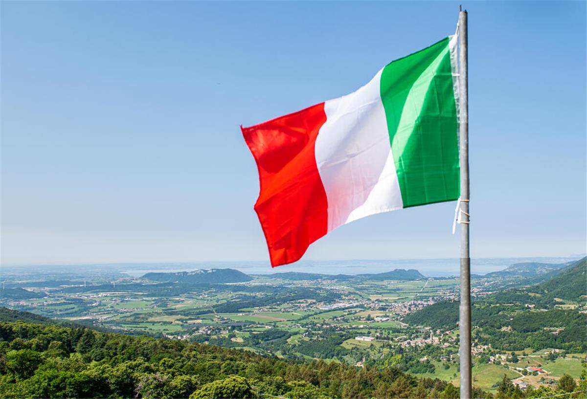 An Italiens Schulen soll es eine Männerquote geben Italienische Flagge