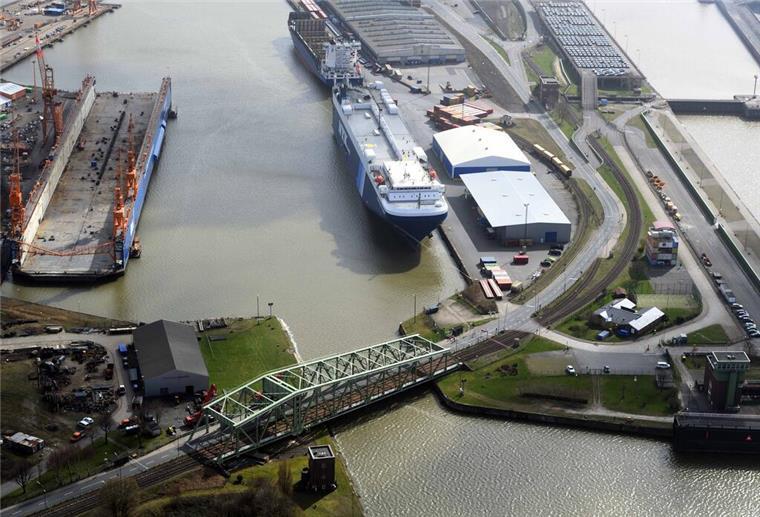 Investitionslücke: Bremerhavens Brückenprojekt stockt Fast vier Jahre ist es her, seitdem die alte Drehbrücke abgerissen wurde. Eine neue wurde seitdem bislang nicht gebaut - dabei wird sie dringend benötigt. (Archivbild)