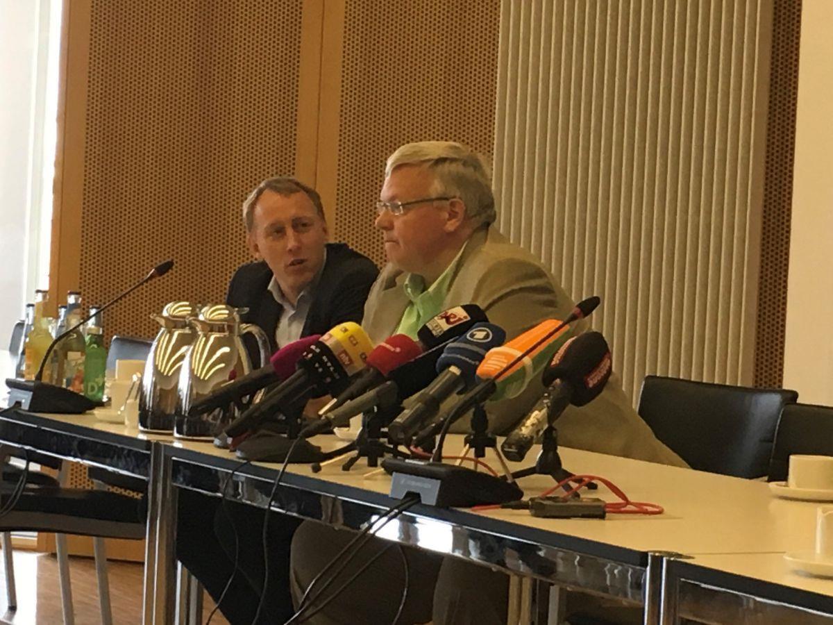 Bremen nach der Wahl: So sehen die Planungen der Parteien aus FDP-Landeschef Hauke Hilz (links) und der stellvertretende CDU-Landeschef Jens Eckhoff bei der Pressekonferenz der Parteichefs am Montag in Bremen.