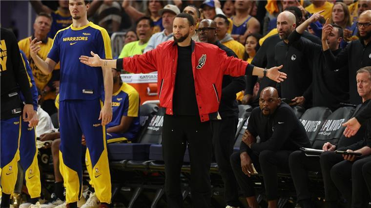 Celtics verlieren erneut gegen Knicks - und womöglich Tatum Fehlte den Golden State Warriors erneut: Superstar Stephen Curry.