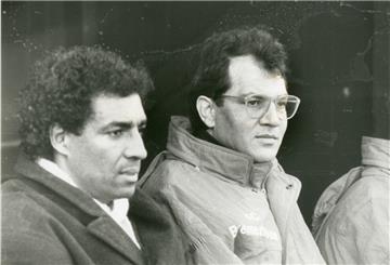 Felix Magath (rechts) auf der Trainerbank des FC Bremerhaven mit seinem Assistenten Bella Amiq.