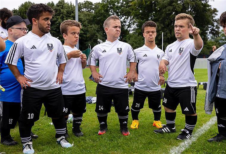 Felix Petersen aus Zeven ist Fußball-Weltmeister der Kleinwüchsigen Felix Petersen