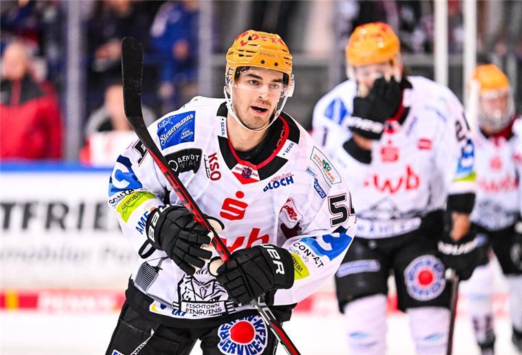 Der achte Sieg in Folge: Fischtown Pinguins setzen sich gegen Iserlohn durch Felix Scheel freute sich über drei Treffer bei den Iserlohn Roosters.