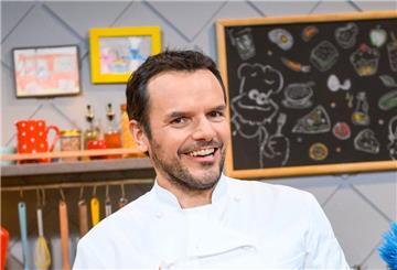 Fernsehkoch Steffen Henssler eröffnet ein neues Restaurant.