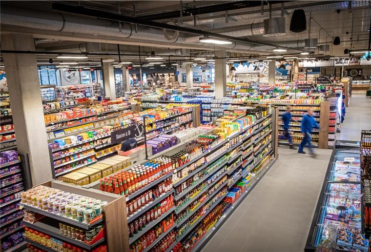 Edeka eröffnet in Lehe Fertig: Nach einem Jahr Bauzeit eröffnet der Edeka-Markt an der Hafenstraße.