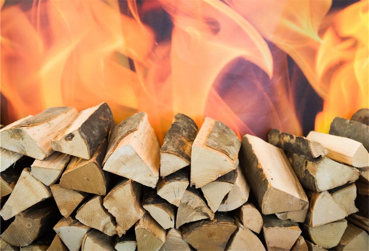 Was sollte man beim Heizen beachten? Feuerholz für den Kamin sollte nicht zu groß sein. Als Faustregel kann man sich die sogenannte Kanzlerinnen-Raute merken.
