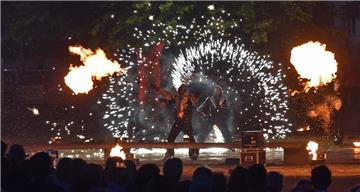 Feuershow am Alten Hafen. Foto: Scheschonka