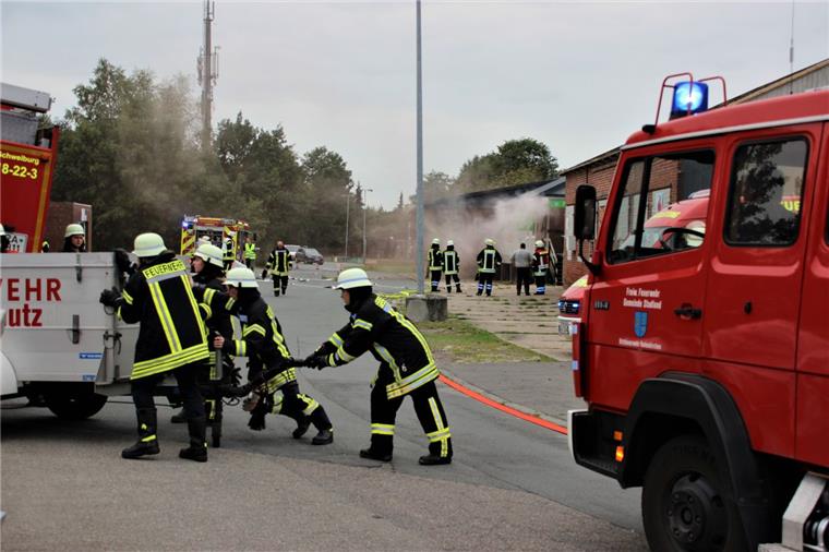 Stadland: Tagsüber werden Feuerwehrkräfte knapp Feuerwehreinsätze sind häufig sehr personalintensiv. Doch tagsüber fehlen oft ehrenamtliche Kräfte, weil sie beruflich auswärts tätig sind.