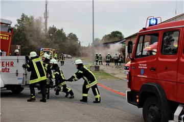 Feuerwehreinsätze sind häufig sehr personalintensiv. Doch tagsüber fehlen oft ehrenamtliche Kräfte, weil sie beruflich auswärts tätig sind. 