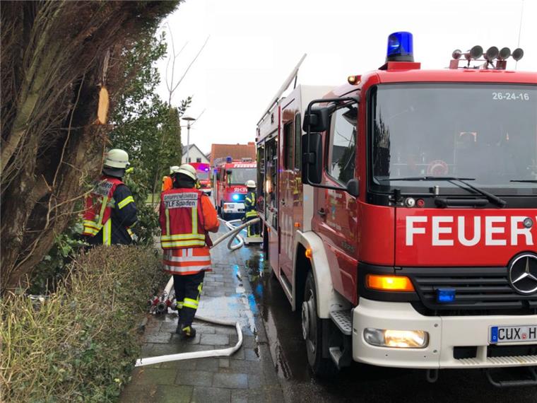 Ein Schornsteinbrand beschäftigt die Feuerwehr in Spaden Feuerwehreinsatz am Mittwoch in Spaden.