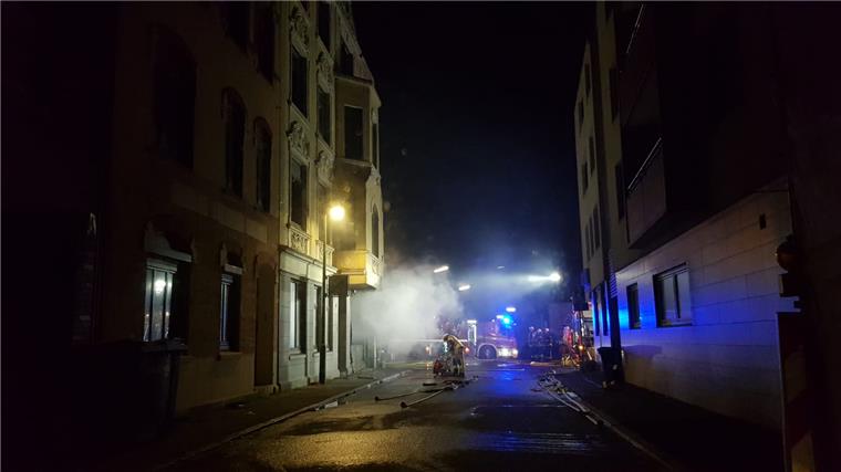 Bremerhaven: Leer stehendes Wohnhaus brennt in Lehe Feuerwehreinsatz in Bremerhaven-Lehe.