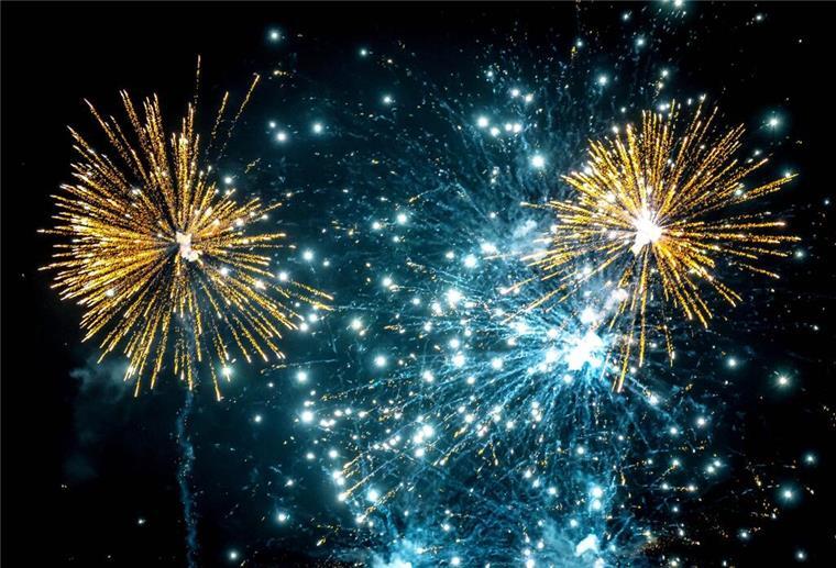 Feuerwerksverbot in Bremen an Silvester? Debatte mit Sprengkraft für Comet Feuerwerksverbot in Bremen: CDU und FDP warnen vor wirtschaftlichen Folgen. Bis zu 3.000 Jobs konnten bei Comet in Bremerhaven betroffen sein.