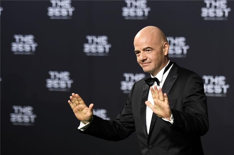 FIFA-Präsident Gianni Infantino  hat sich mit seiner Idee einer Mammut-WM durchgesetzt.