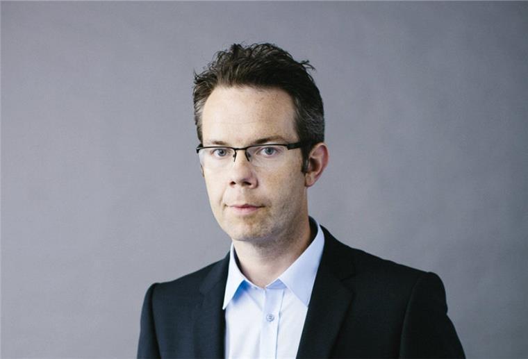 Finanzexperte Christian Kirchner rät Bankkunden, die langjährige Beziehung zu ihrer Bank nicht wegen "ein paar Euro" oder neuer AGB aufzugeben.