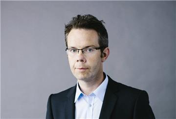 Finanzexperte Christian Kirchner rät Bankkunden, die langjährige Beziehung zu ihrer Bank nicht wegen "ein paar Euro" oder neuer AGB aufzugeben.