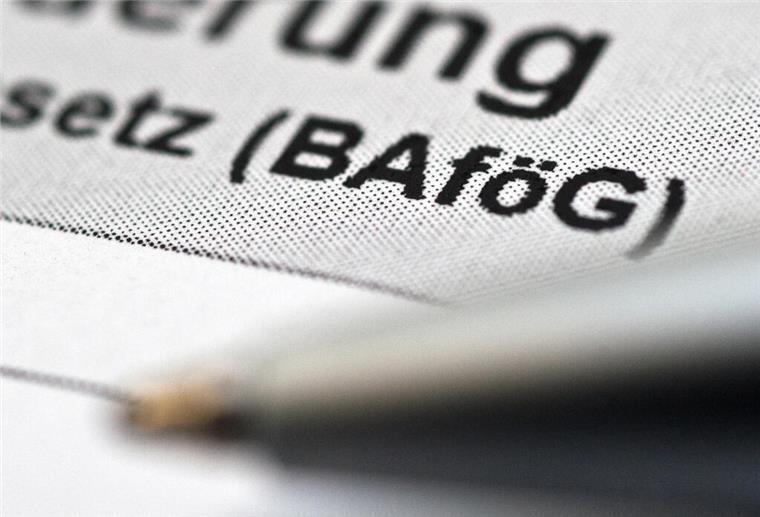 Studienstarthilfe: 1.000 Euro Unterstützung für junge Studierende Der Schriftzug "(BAföG)" auf einem Blatt.
