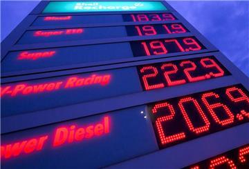 Tanken Bremerhaven
günstig tanken Bremerhaven
Benzinpreise Bremerhaven
aktuelle Spritpreise Bremerhaven
Tankstellen Bremerhaven
Super E5 Preise Bremerhaven
E10 Preis Bremerhaven
Dieselpreis Bremerhaven
billigste Tankstelle Bremerhaven
Live Benzinpreise Bremerhaven