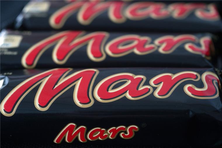 Rückrufaktion: Mars macht mobil Finger weg von diesen Schokoriegeln. Eine Verbraucherin hat darin Plastikteilchen gefunden.