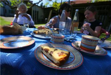 Flanieren und genießen ist am Sonntag, 28. März, in Wilstedt angesagt. Kuchen gibt es dann auch - am Gartenzaun.