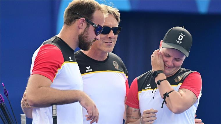 Medaillen-Coup im Bogenschießen: Silber für Kroppen/Unruh Floran Unruh (links) und Michelle Kroppen (rechts) wurden erst im Olympia-Finale bezwungen.
