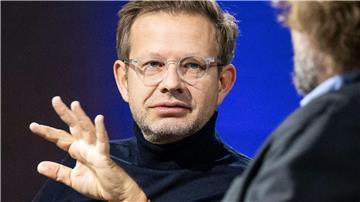 Florian Illies geht mit Caspar David Friedrich auf eine Reise durch die Zeit.