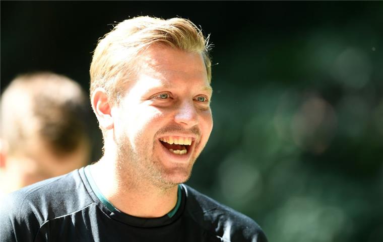 Trainer Florian Kohfeldt verlängert Vertrag mit Werder Bremen Florian Kohfeldt hat seinen Vertrag bei Werder Bremen verlängert.
