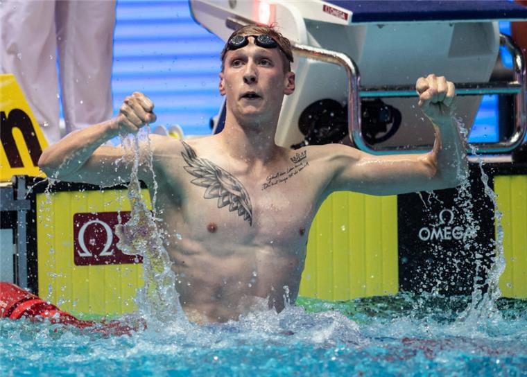 Weltmeister! Bremer Schwimmer holt historischen Sieg Florian Wellbrock aus Deutschland jubelt über seinen Sieg.