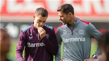 Florian Wirtz (links) und Coach Xabi Alonso sind zwei Hauptverantwortliche des Leverkusener Aufschwungs.