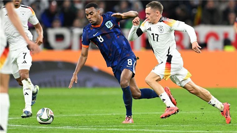 Beim 1:0 gegen Niederlande: Wirtz am Sprunggelenk verletzt Florian Wirtz (r), hier im Zweikampf mit Hollands Ryan Gravenberch, musste zur Pause angeschlagen raus.