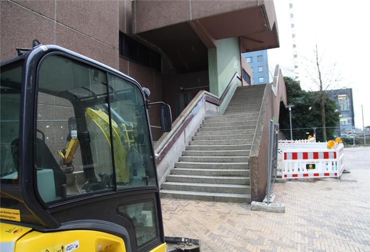 Karstadt-Abriss: Fluchtweg für Wohnturm des Columbus Centers sorgt für Ärger Fluchttreppe am Karstadt-Gebäude: Sie ist Bestandteil des Fluchtkonzepts des Columbus-Centers.