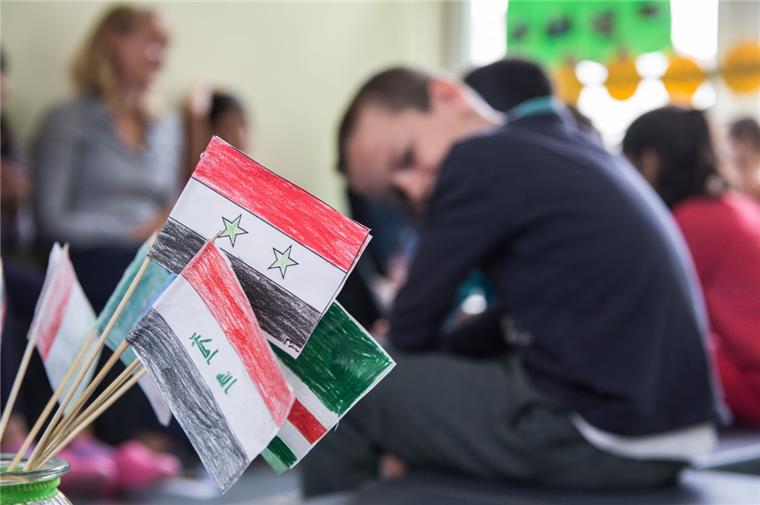 Bremerhavener Kriminologe: Integration funktioniert auf dem Land besser Flüchtlingskinder beim Schulunterricht.
