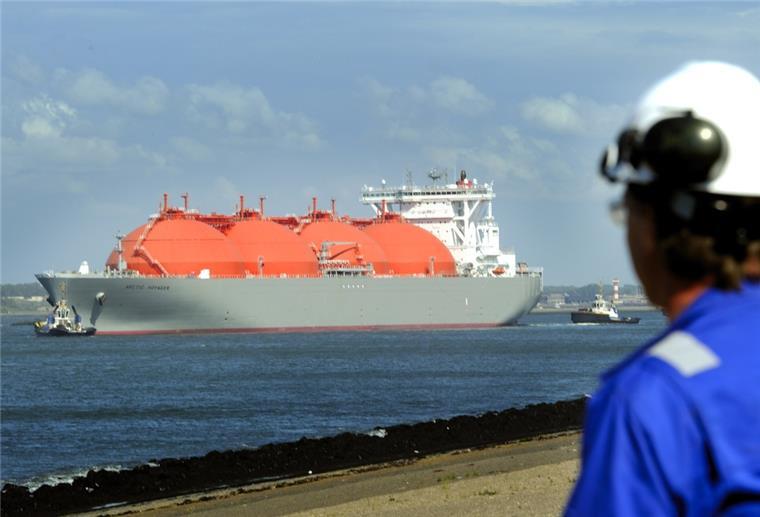 Gas-Krise beschert dem Markt für Flüssiggas-Tanker Rekordzahlen Flüssiggas-Tanker wie die "Arctic Voyager" sind so gefragt wie nie. Sie kosten derzeit bis zu 130.000 Dollar Charter pro Tag.