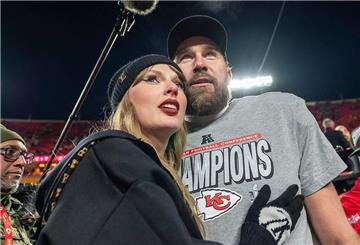 Footballstar Travis Kelce (35) und seine Freundin Taylor Swift (35) gibt es auf Instagram nun auch ein paar Mal privat. (Archivbild)
