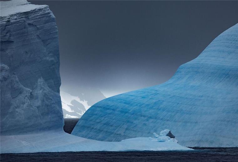 Gefangen im Eis: Antarktis-Forscher von Kollegen bedroht und in Lebensgefahr Forscher auf SANAE IV in Not: Im „ewigen Eis“ kann die Isolation erdrückend sein. (Symbolbild)