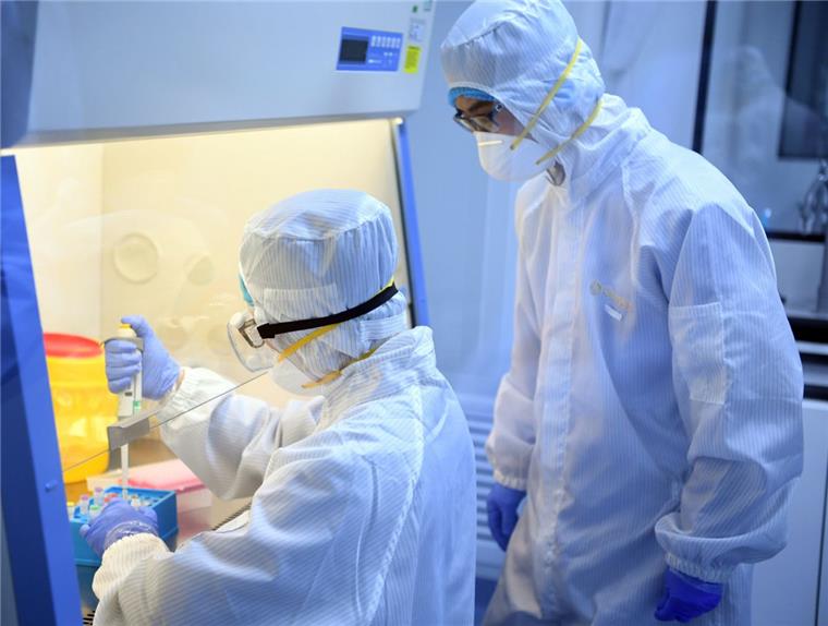 Erster Coronavirus-Fall in Deutschland bestätigt Forscher und Mediziner (hier in China) befinden sich im Kampf gegen das Coronavirus.