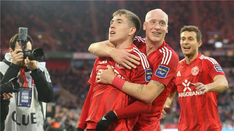 Fortuna Düsseldorf siegt wieder: 5:0 gegen Braunschweig Fortuna Düsseldorf kann endlich wieder jubeln.